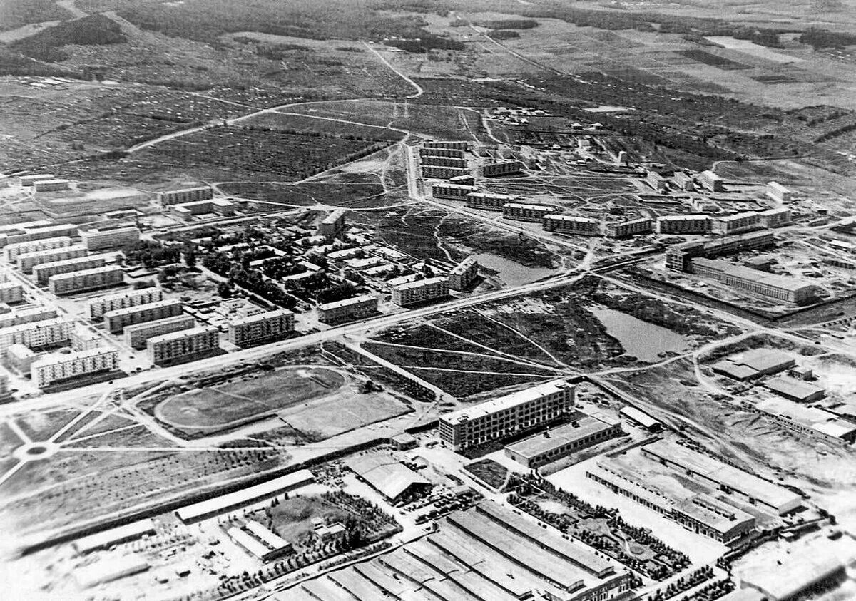 Телевизорный парк красноярск ссср. Ктз красноярск. Телевизор 100 лет назад. Красноярск 1970. Парк завода телевизоров красноярск.