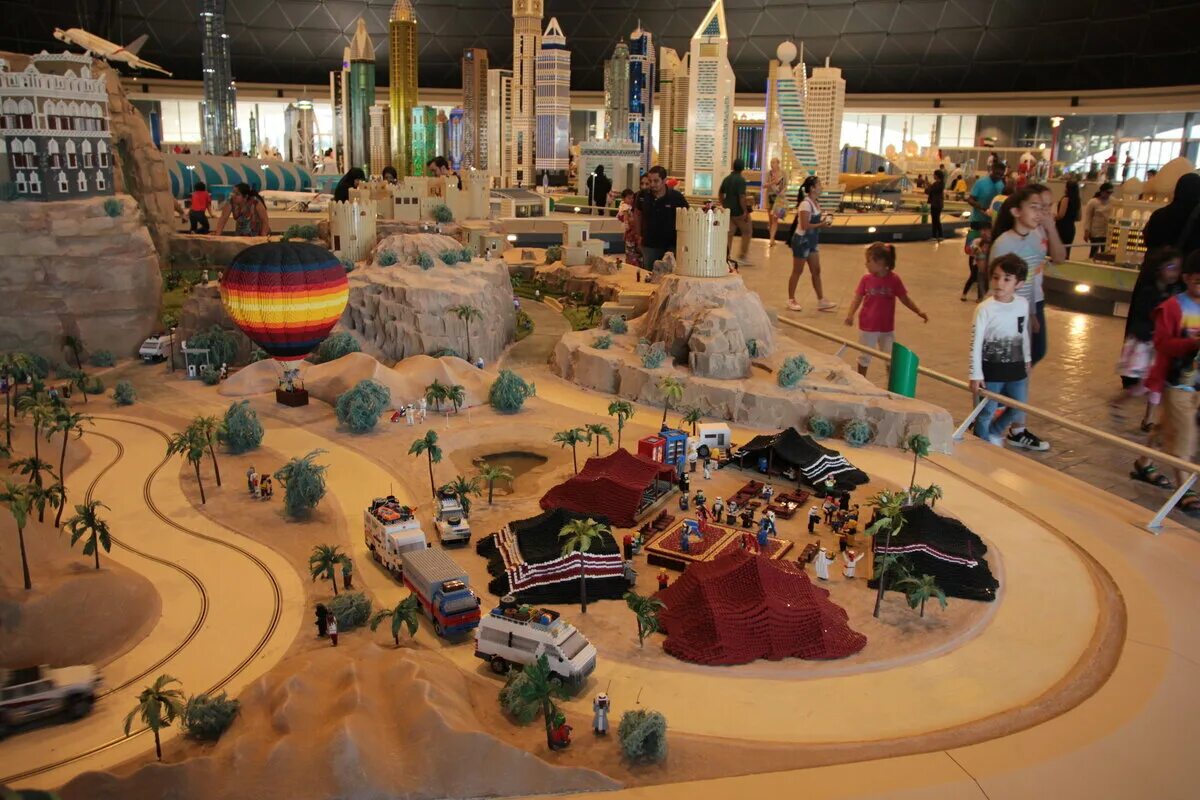 Дубай парк купить билет. ОАЭ Леголенд Дубай. Дубай парк аттракционов Леголенд. Парк Legoland в Дубае.