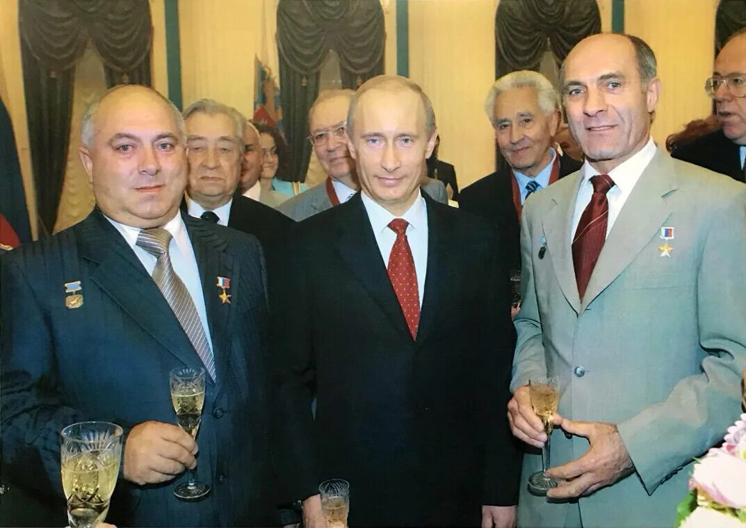 Тайгиб омарович толбоев. Магомед омарович толбоев. магомед толбоев летчик испытатель. герой россии тайгиб толбоев.