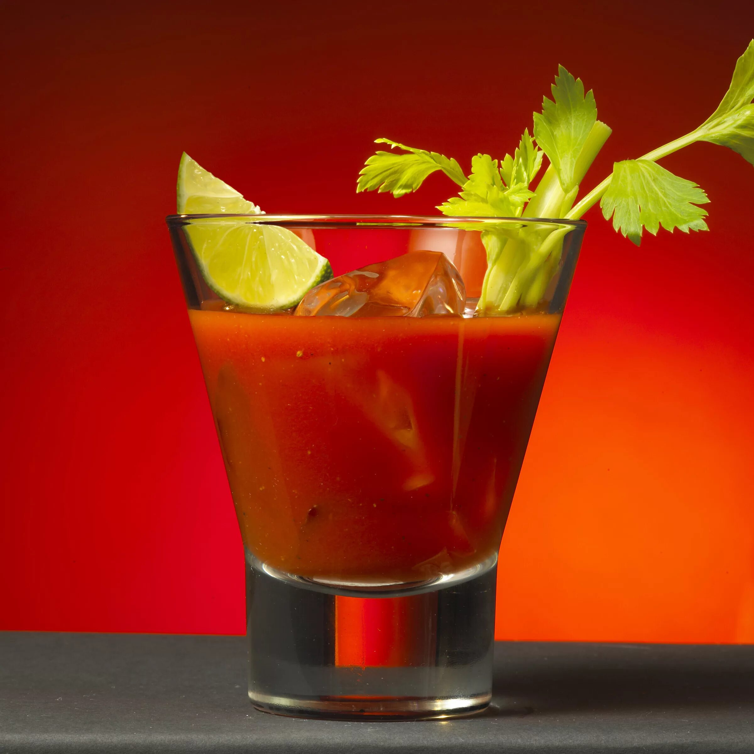 Коктейль кровавая. Bloody mary коктейль. Коктейль кровавая. Коктейль кровавая. Коктейль кровавая.