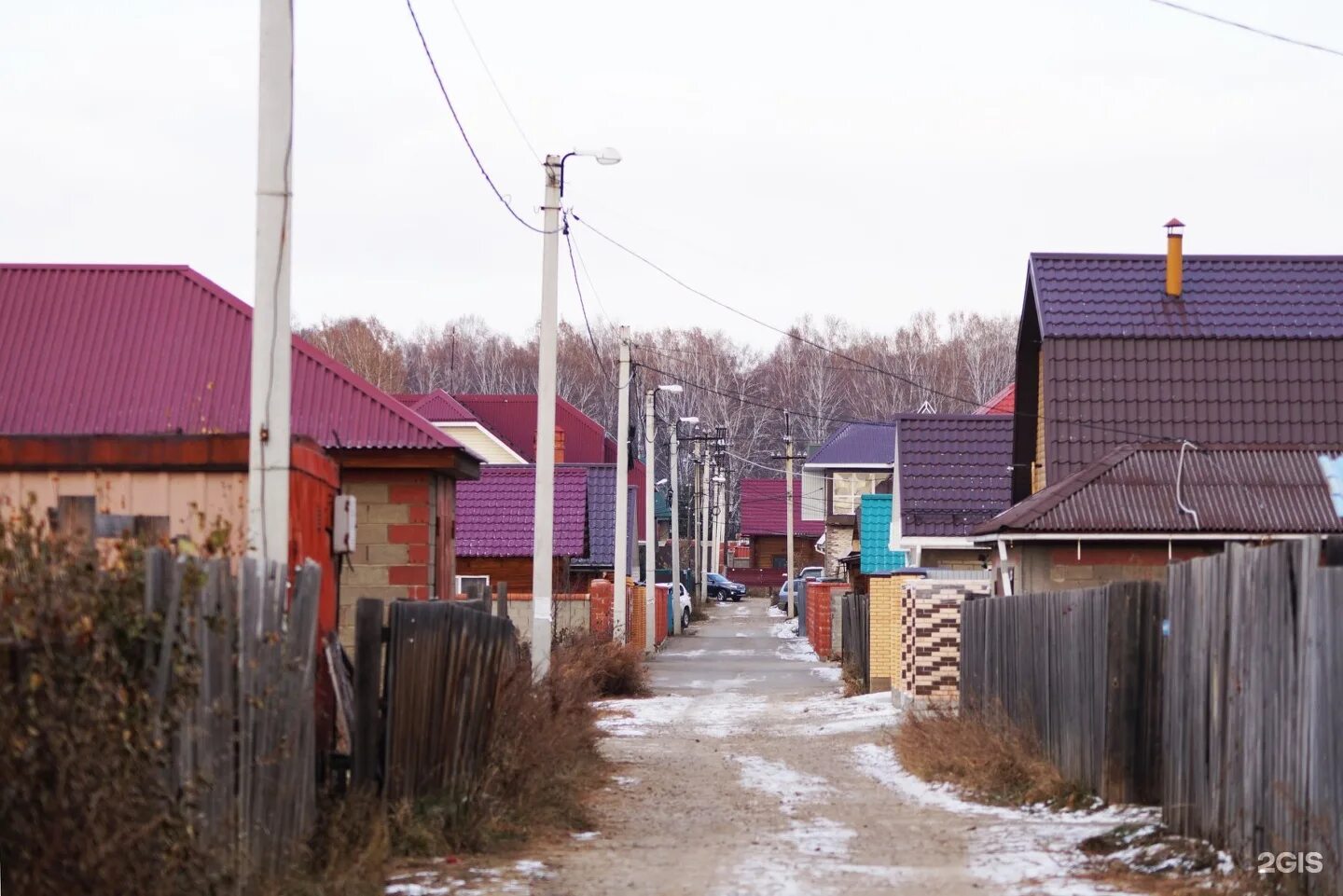 Фото поселка молодежного. Поселок молодежный. Посёлок молодёжный Тюмень. Посёлок молодёжный по Байкальскому тракту. Улицы пос. Байкальский.