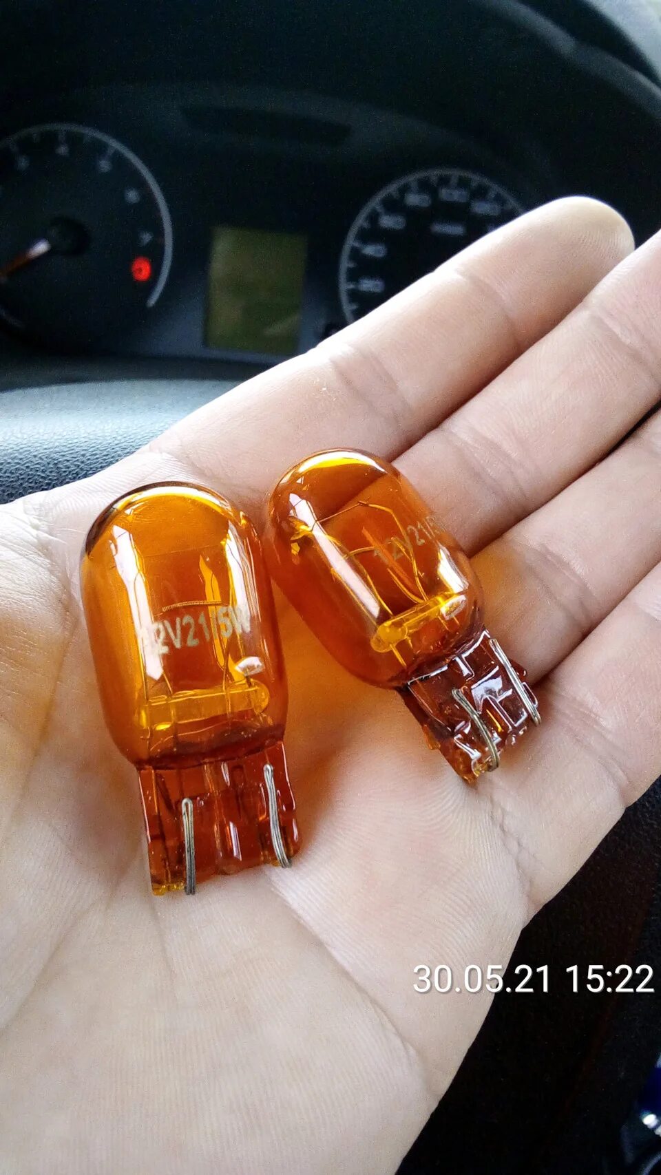 Лампочка поворотника переднего опель астра 2007. Лампочка бесцокольная двухконтактная. Оранжевые лампы дхо. Оранжевые лампы дхо. Лампа дхо гранта w21/5w оранжевая.