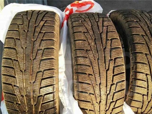 Шины nokian 235 r17. Nokian hakkapeliitta липучка. липучка нокиан 2356518. nokian hakkapeliitta r 3656517 липучка. 23565 r17 зима.