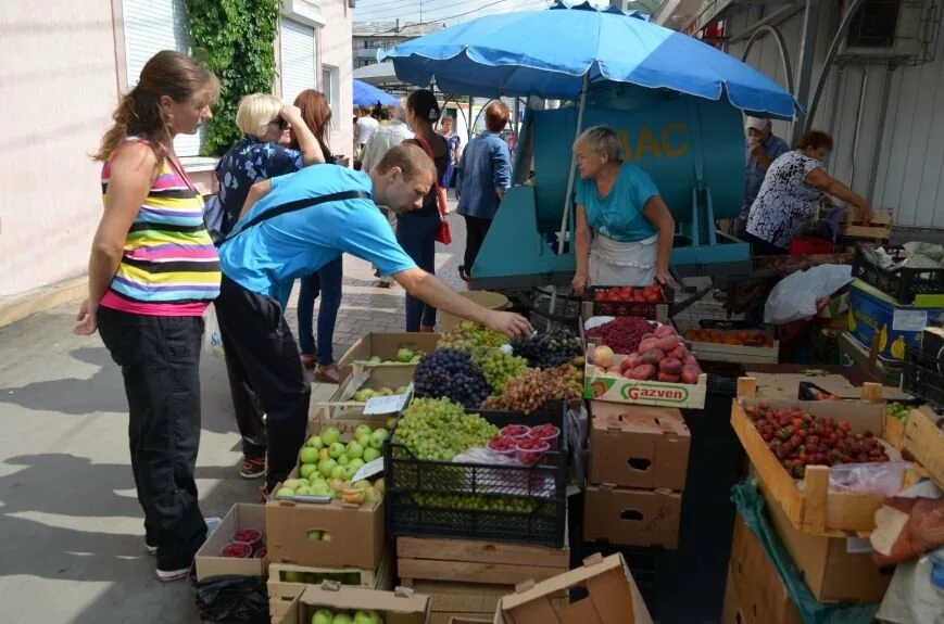 Площадь центрального рынка в Симферополе. Центральный рынок Симферополь. Судак рынок Центральный. Симферополь центр рынок. Купить в симферополе на сегодня