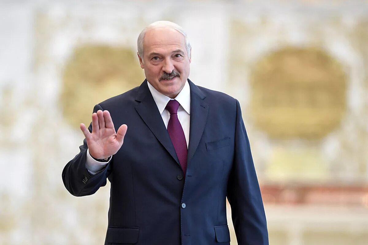 Лукашенко у власти сколько в качестве президента. Портрет президента Белоруссии Лукашенко. Лукашенко руки.
