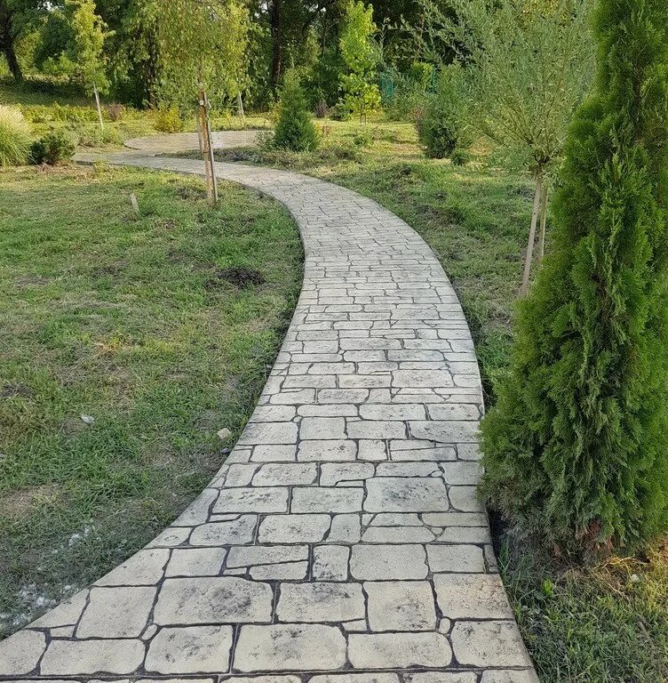 Дорожка из арт бетона. Дорожка из арт бетона. Дорожка из арт бетона. Арт бетон дорожка своими руками. Декоративный бетон для дорожек.