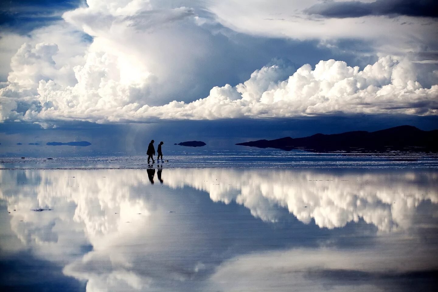 По небу широко по земле. Солончак Уюни. Салар де Уюни Боливия. Озеро солончак Уюни. Солончак Уюни фото.