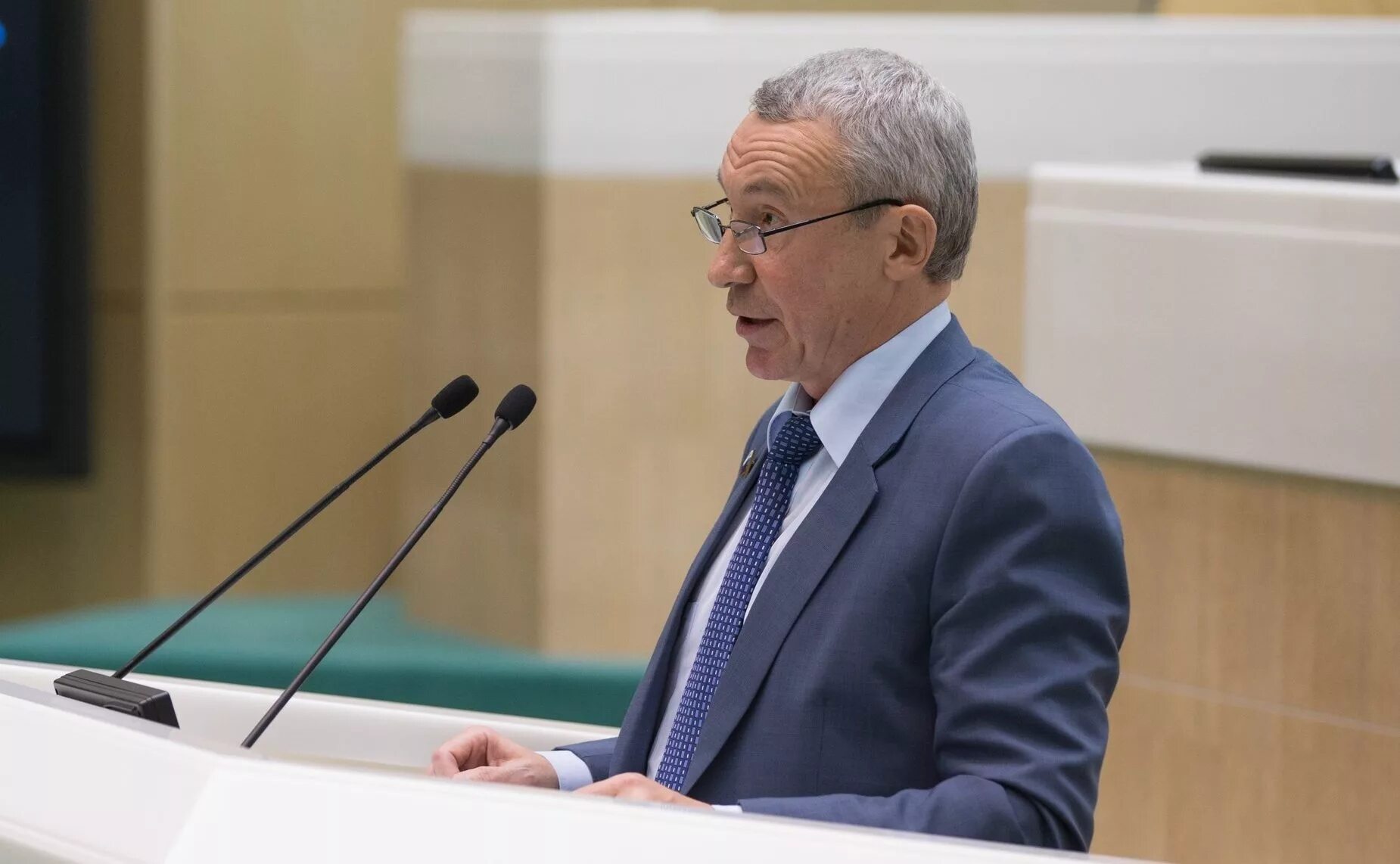 сенаторы представляют