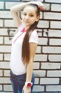 Аня вышла из школы