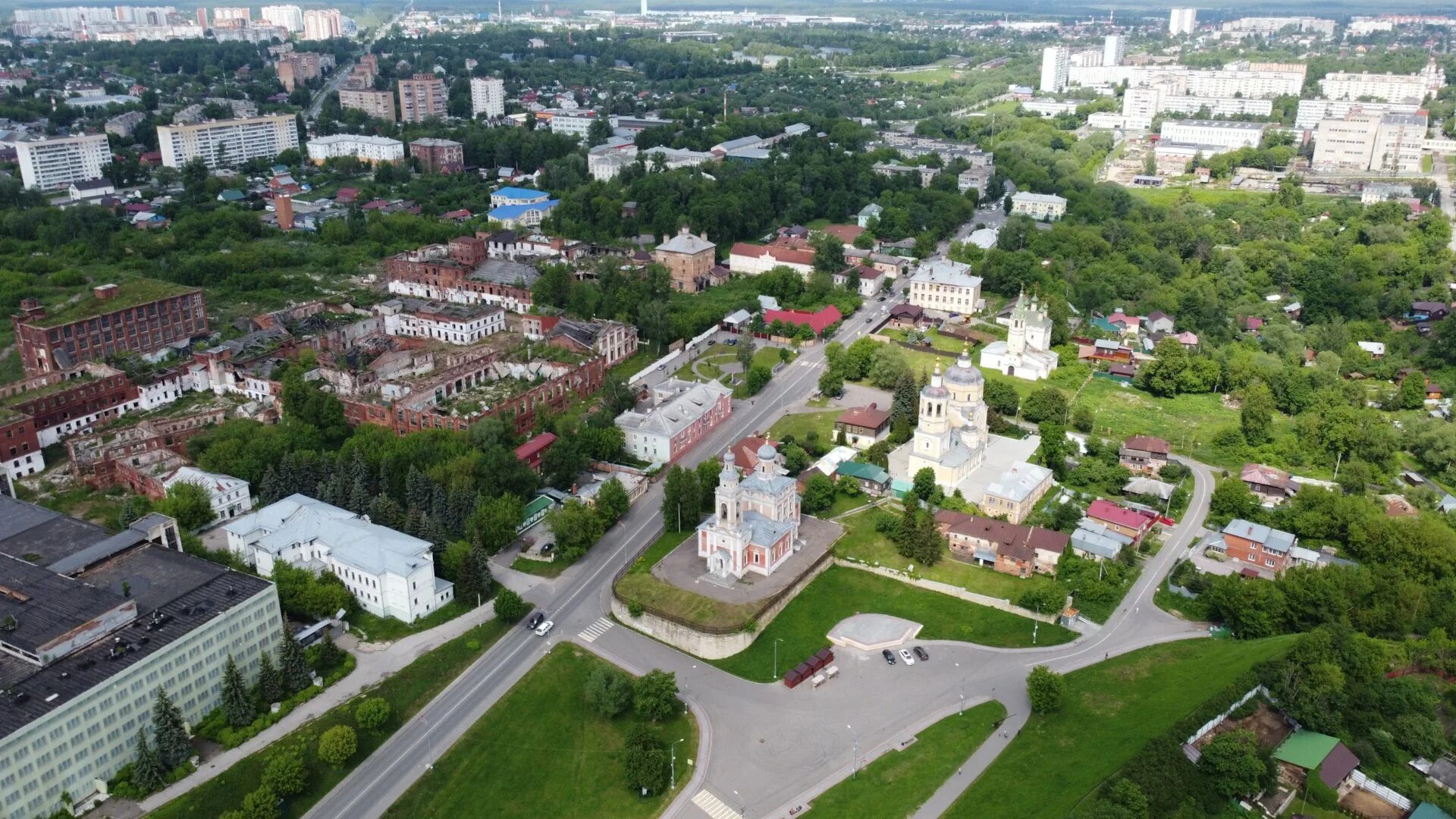 Соборная гора Серпухов с высоты. Серпухов центр города. Серпухов Московская область центр. Серпухов вид на город.