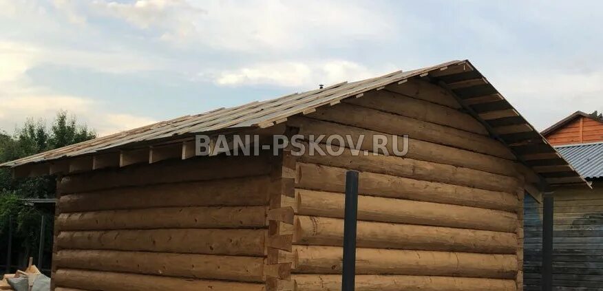 Сруб 3х6. Баня сруб 4х6 пятистенок из бревна в лапу. Рубка бревна в ласточкин хвост. Сруб бани срублено в ласточкин хвост заваливается. Соединение бревен ласточкин хвост.