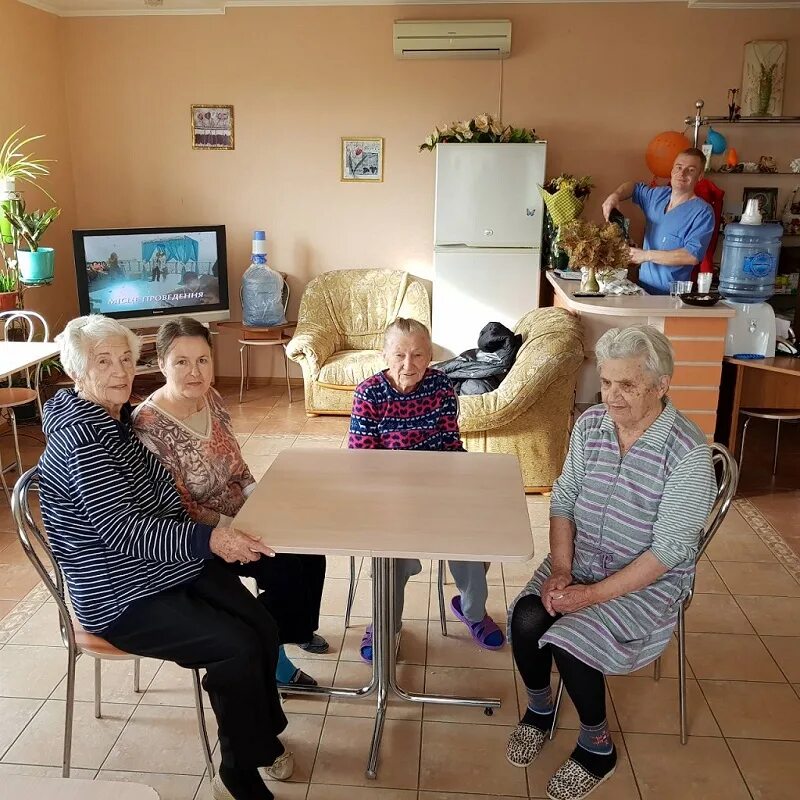 Дома престарелых в беларуси. Купавна дом престарелых. Пансионат Сабриново Старая Купавна для пожилых. Дом престарелых. Уютный дом пансионат для пожилых.