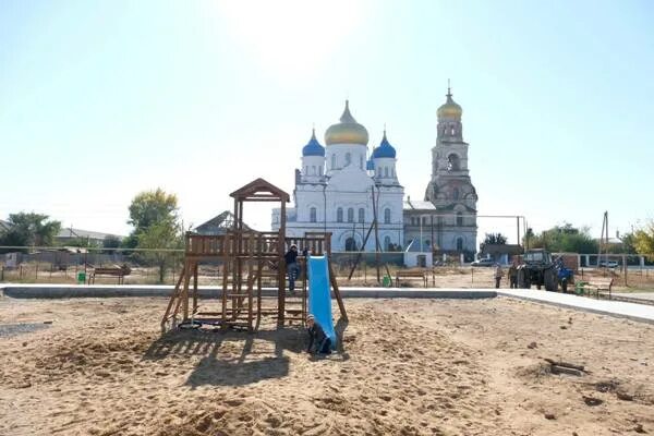 Астраханской области енотаевский район село енотаевский погода. Енотаевский район Астрахань. Храм в АЦКК Астрахань. Село Никольское Астраханская область Енотаевский район школа. С Иваново-Николаевка Енотаевского района Астраханской области.