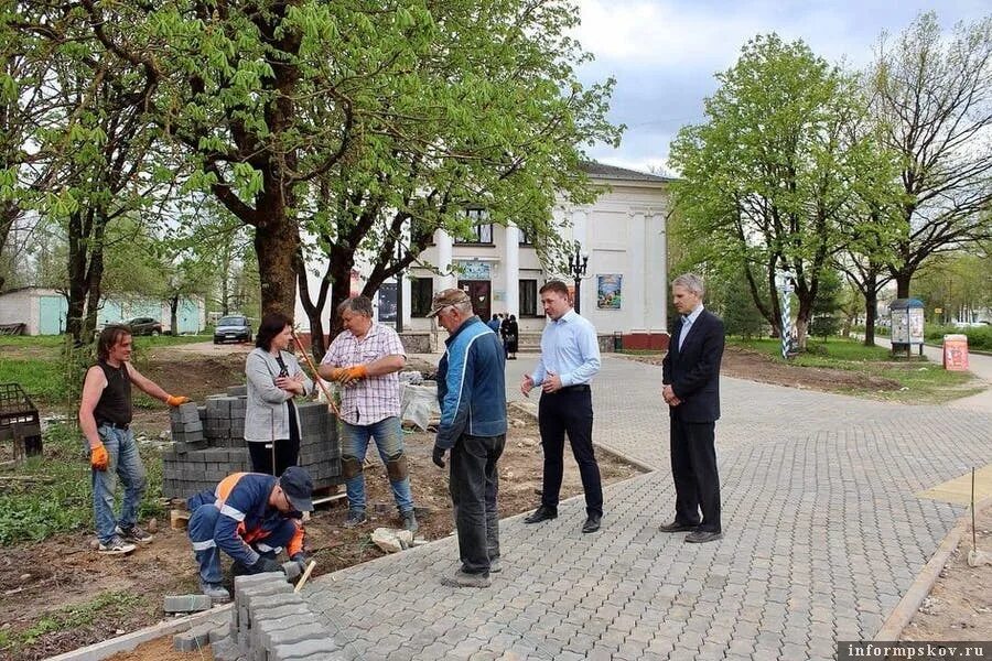 Порхов новости девочка. Порхов сейчас. Порхов школа 1. Порхов новости девочка. Подслушано в порхове.