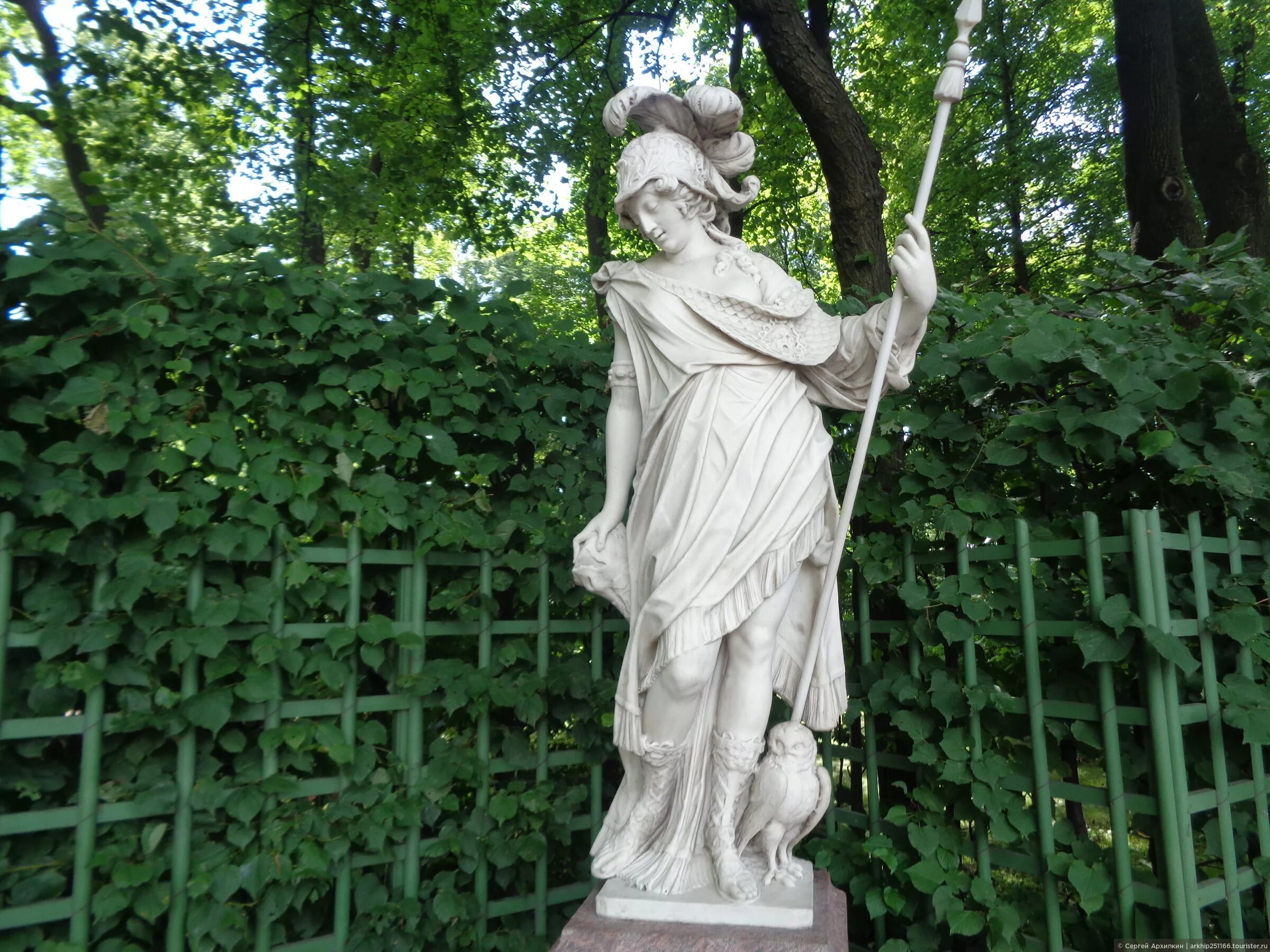 Статуи в летнем саду в санкт петербурге. Статуи летнего сада в санкт-петербурге. статуя минерва афина в санкт-петербурге.