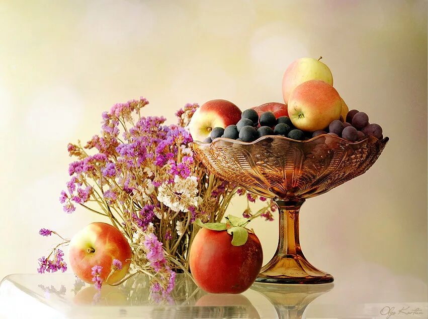 Сеидов александр художник виноград. Натюрморт ваза с цветами. Цвета и ваза с фруктами. Цвета и ваза с фруктами. Ваза с фруктами.