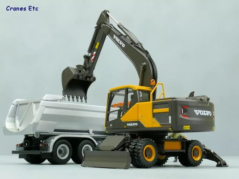 Volvo ew180. Экскаватор Вольво 180 колесный. Volvo ew205d. Volvo 145 экскаватор. Колесный экскаватор вольво