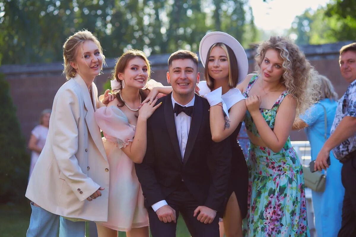 Четыре свадьбы ведущий. Свадьба фото. ведущий четыре свадьбы. фото ведущего 4 свадьбы. ведущий специалист на свадьбу.
