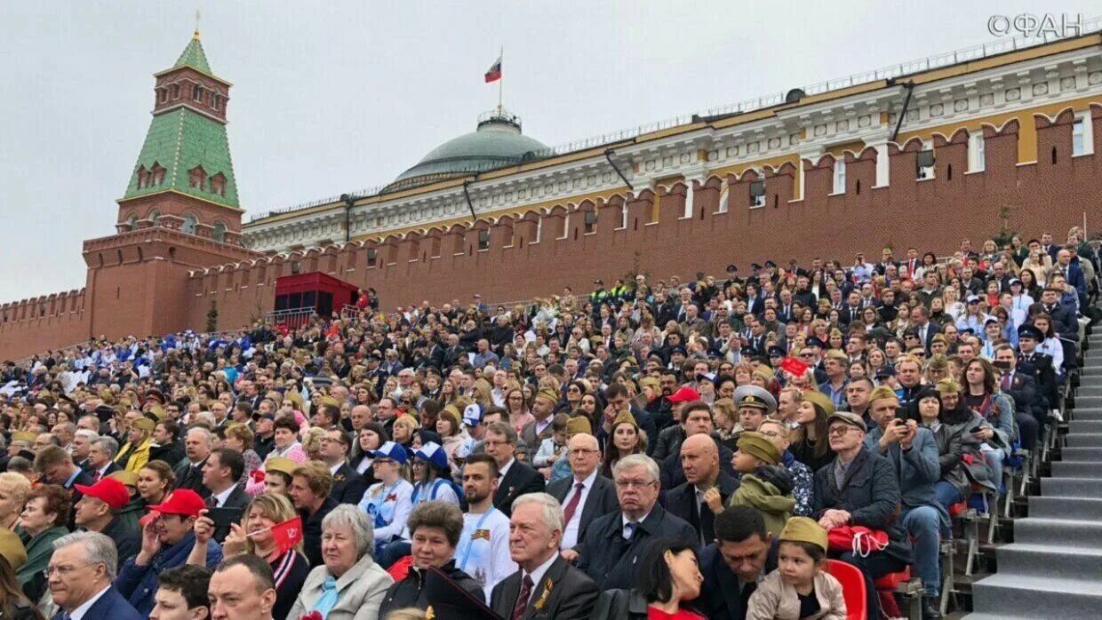 Парад перенес