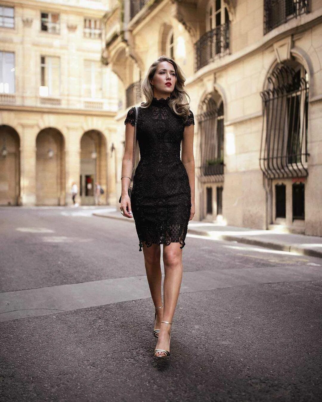 Уникальный образ. Стиль Cocktail attire. Образ с черным платьем. Стильные девушки в черных платьях. Платье в итальянском стиле.
