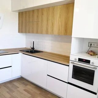 Угловая кухня верхние шкафы с одной стороны