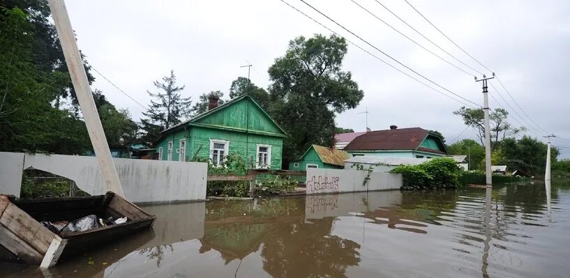 Подтопление домов. Половодье в подмосковье. Половодье в ирбите. Потоп в частном секторе частного сектора. Подтопление домовладений.