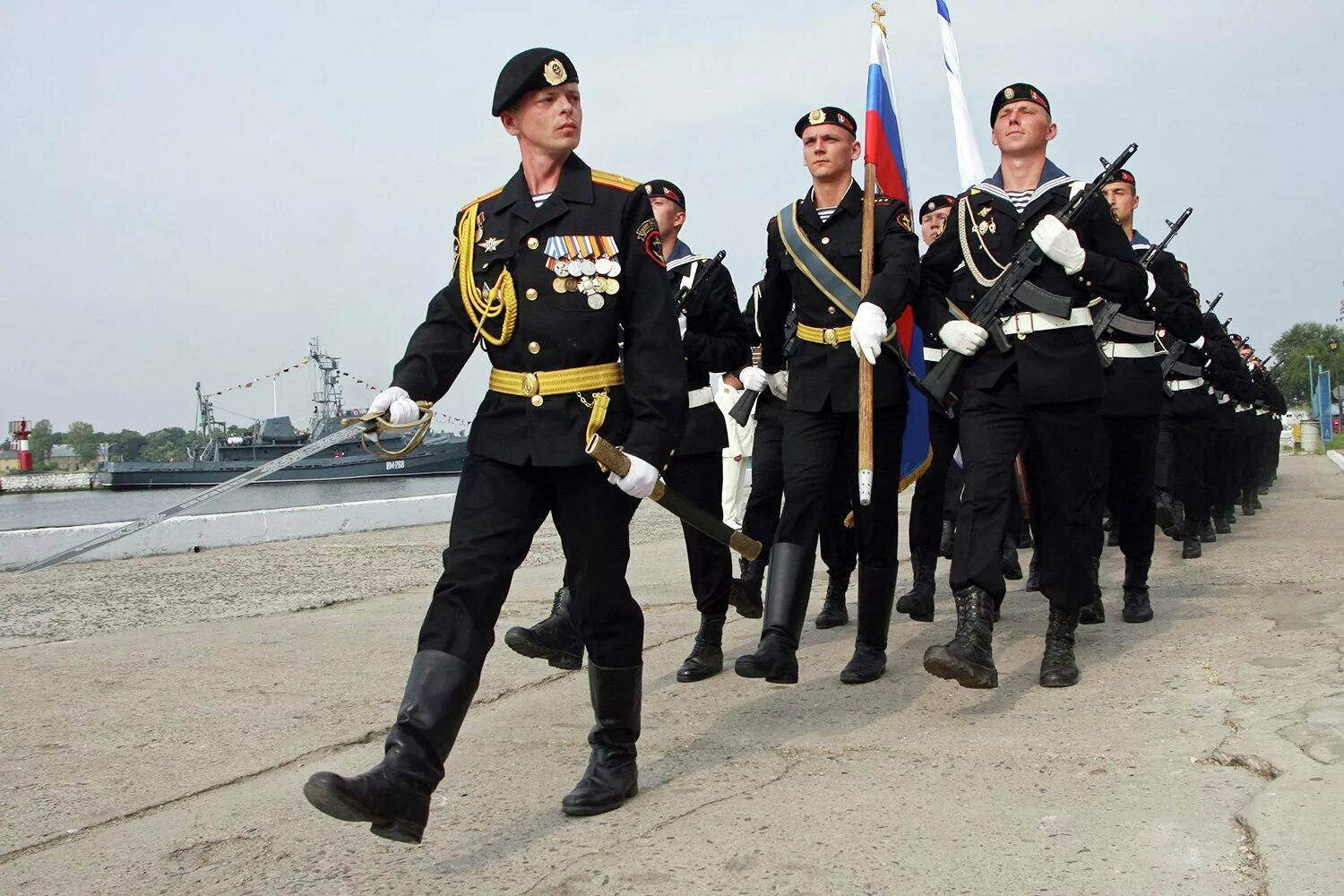 Военно морской флот годовщина. Морская пехота ВМФ РФ. 155 ОБРМП ТОФ. Морская пехота ВМФ РФ 2022. Морская пехота вс РФ парадная.