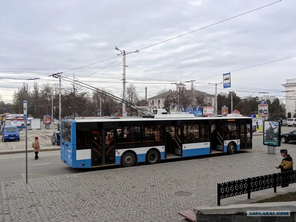 Длинные троллейбусы. Длинный троллейбус. Самый длинный троллейбус. Самый длинный троллейбус в мире. Трёх секционный троллейбус.
