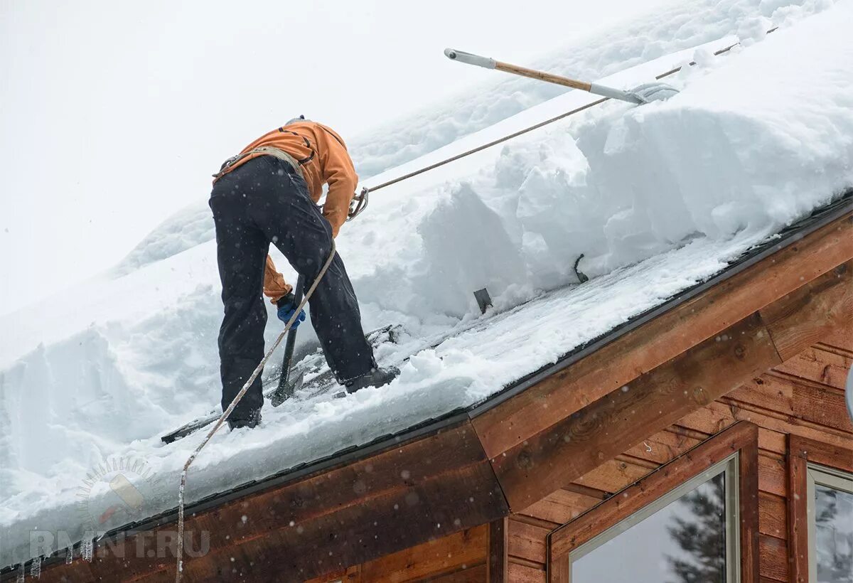 гидроизоляция стропильной системы. крыша подтекает. крыша в частном доме. экспертиза кровли. снег на крыше.