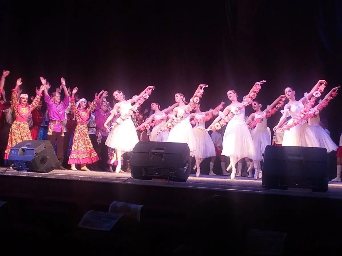 Дом офицеров театр тольятти. Дом офицеров санкт-петербург сцена. Фбу 71 дом офицеров. Почетный караул забайкальского края. Дом офицеров новороссийск.