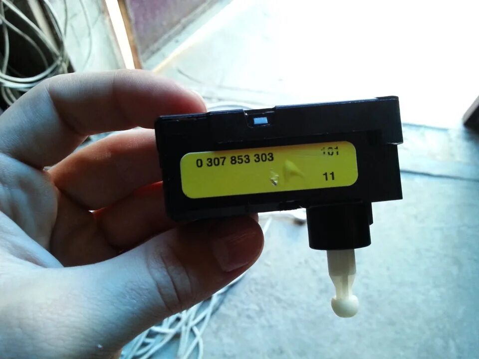 Регулятор корректора фар 2114. Разъем фары polo sedan. Электрокорректор фар 2123. Корректор фар 0 307 853 303 16 vab. Регулятор корректора фар мерседес 202.