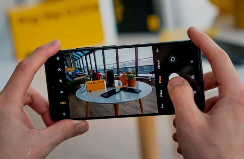 Poco x 5 pro видео. Поко x4 pro. poco x4 pro 5g экран. дисплей poco x4 pro. poco x4 pro 5g в руках.