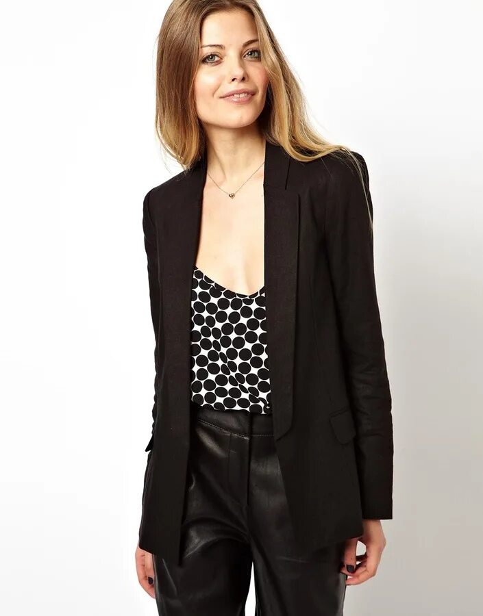 Синий удлиненный пиджак. Блейзер 2020 пиджак. Удлиненный пиджак женский с чем носить. Удлиненные пиджаки женские. Черный пиджак женский удлиненный.