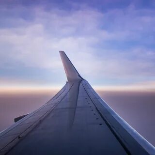 Airplane wing