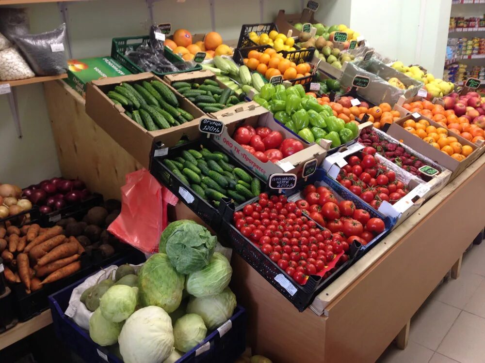 Где находится продавец фруктов. Фото фрукты для стенда. Продавец на рынке. Продавец овощей. Продавец овощей и фруктов.