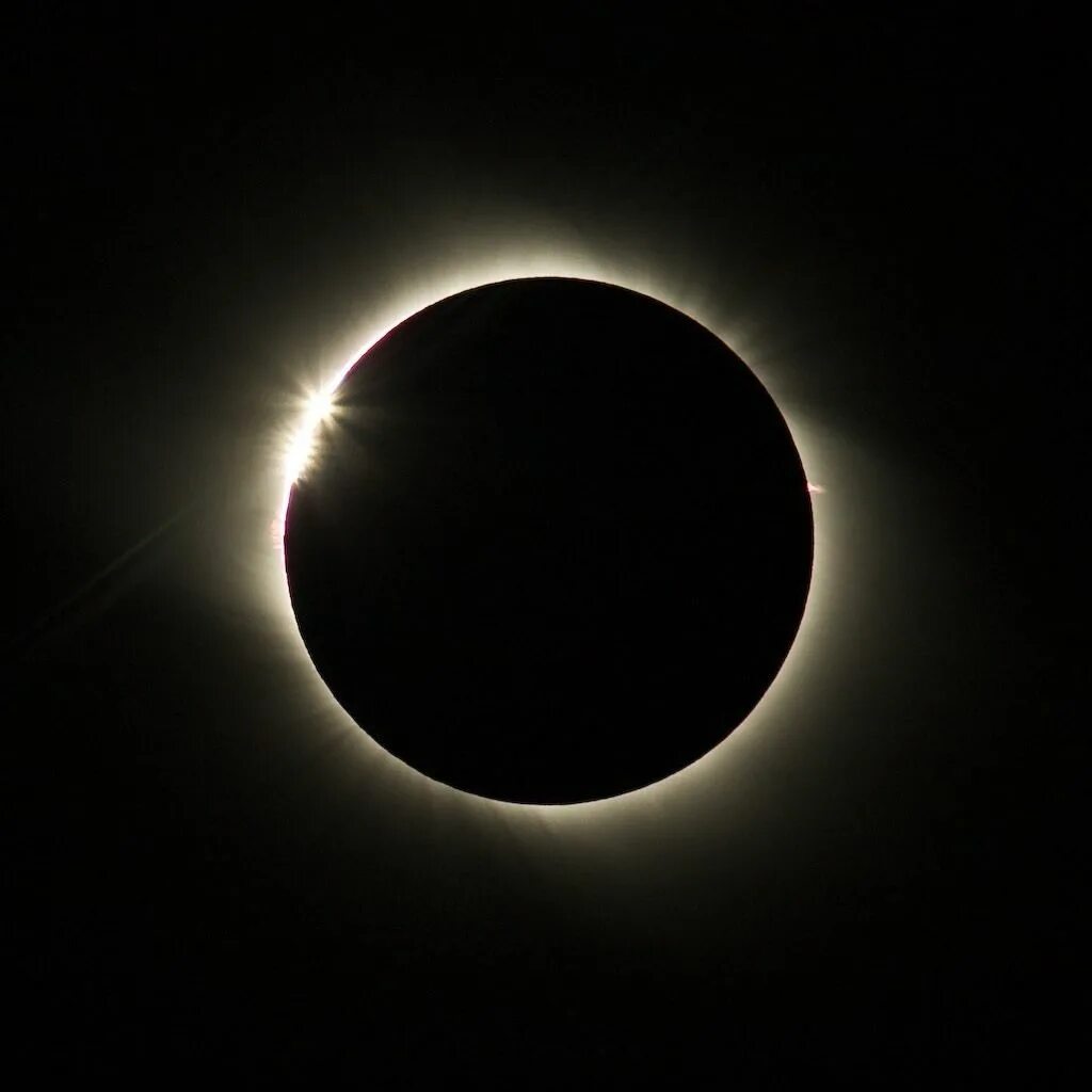 Moons going. 22 Июля 2009 затмение. Солнечные и лунные затмения. Солнечное затмение. Лунное затмение.