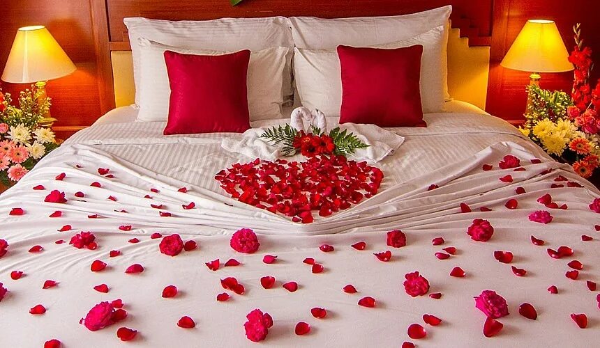 Романтичная постель. Романтические выходные в Подмосковье. Сколько стоит кровать романтик Турция.