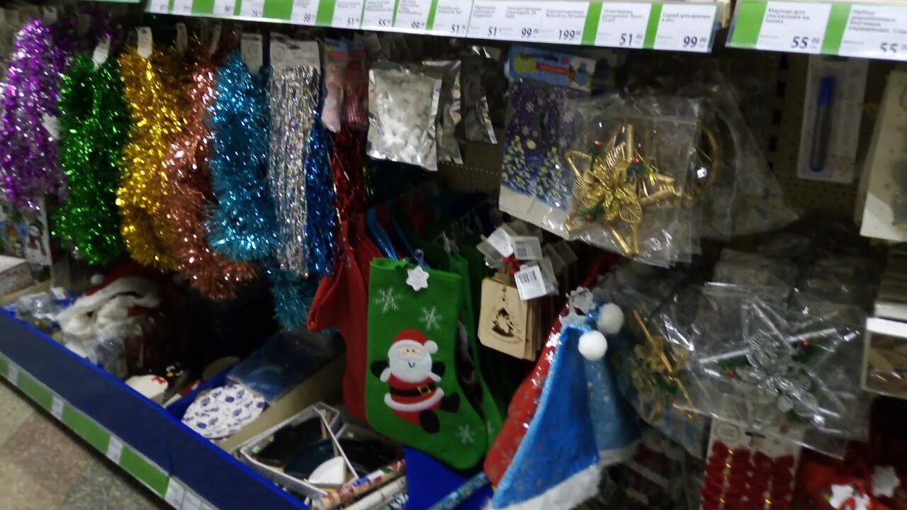 Современные новогодние игрушки. Магазин новогодних игрушек. Фикс прайс новогодние товары. Обзор новогодних товаров. Новогодний ассортимент товаров.