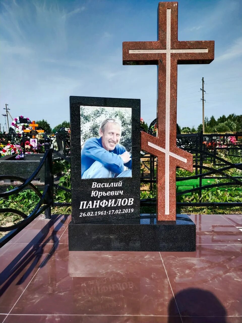 Камни на памятники названия. Краска по камню для памятников. Памятник в виде камня. Памятники из камня. Памятник в виде камня.