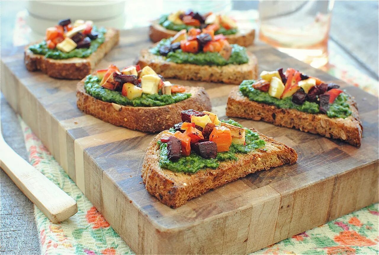 тунец татаки брускетта. брускетты с вялеными помидорами и беконом. брускетта на фуршет. брускетта рецепты для фуршета на праздничный стол. гранд брускетта.