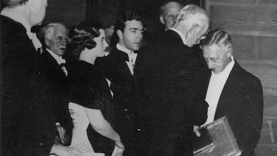 Иван бунин, лауреат нобелевской премии по литературе 1933 года. Нобелевская премия впервые ивана бунина. Иван алексеевич бунин (1870 – 1953 гг. Какое произведение бунина получает нобелевскую премию в 1933. 1933 иван бунин стал лауреатом нобелевской премии.