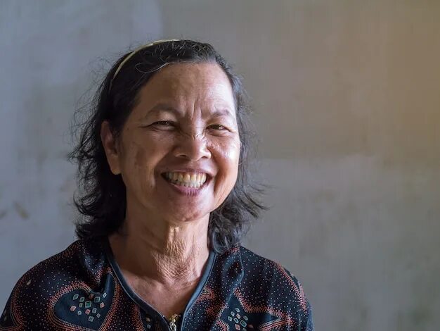 Старые тайки. Старая тайка. Красивые пожилые тайки. Старые женщины из Тайланда. Тайские женщины 50+ фото.