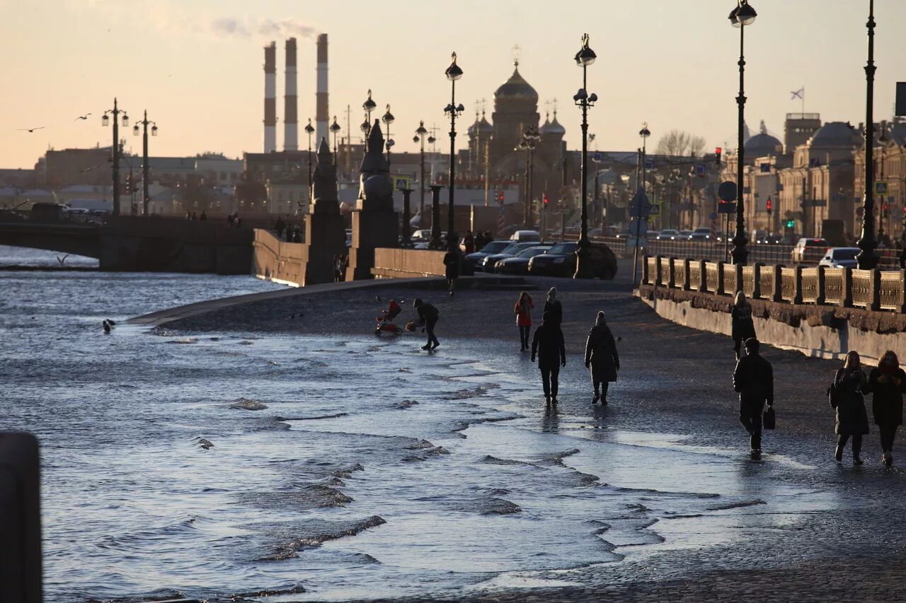 Санкт петербург уйдет под воду. Дамба на неве в петербурге. питер река нева. разлив невы в питере. река нева сейчас.