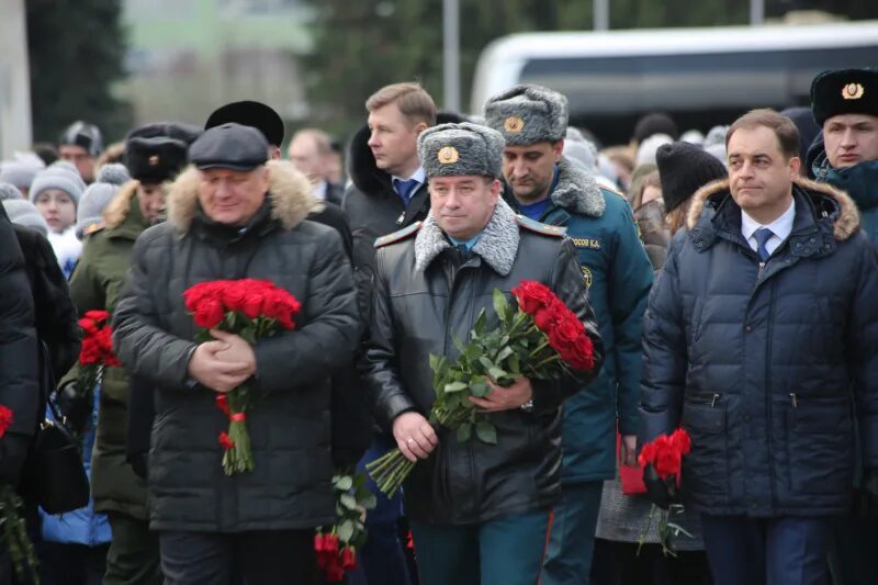 Плита финансистам Пискаревского кладбища. Глава МЧС СПБ. Последние новости в россии спб