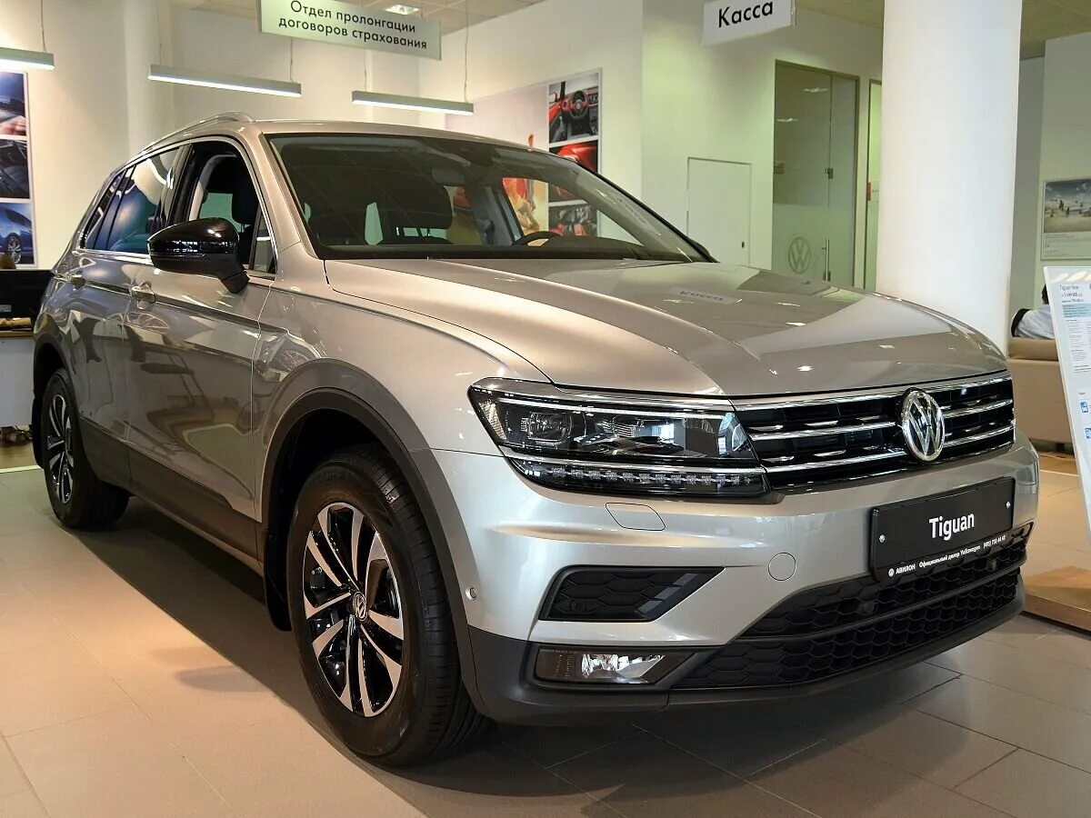 Купить фольксваген тигуан новый москва. Volkswagen Tiguan 2018 серебристый. Фольксваген Тигуан 2019. Фольксваген Тигуан 2018 серебристый. Фольксваген Тигуан 2.