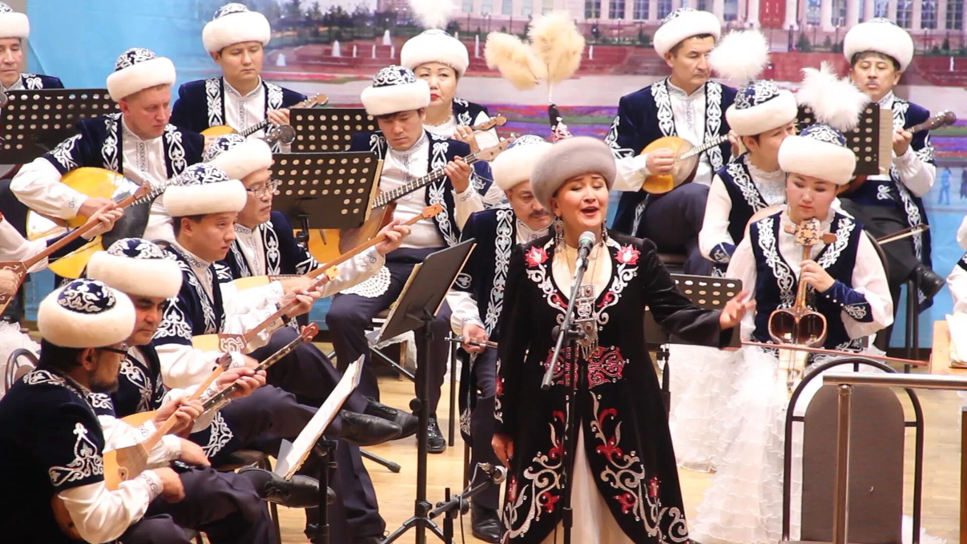 Казахский музыкальный инструмент. Казахские народные песни на казахском. Казахский ансамбль. Казахские народные песни на казахском. Казахский народный ансамбль.