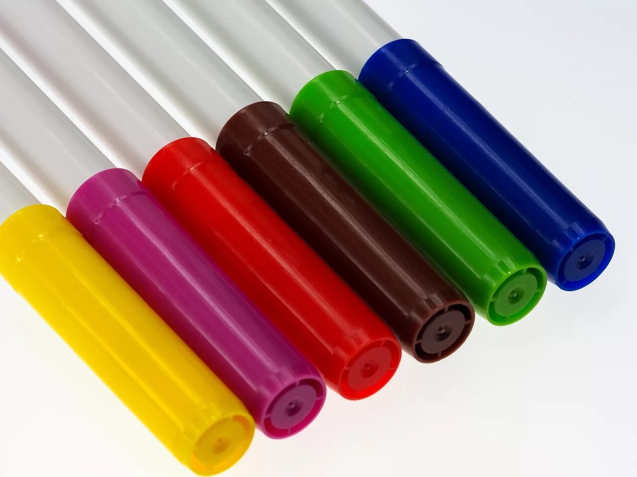 Фломастеры разные цвета. Фломастер. фломастеры color fibre. разноцветные маркеры. фломастер на фетре.