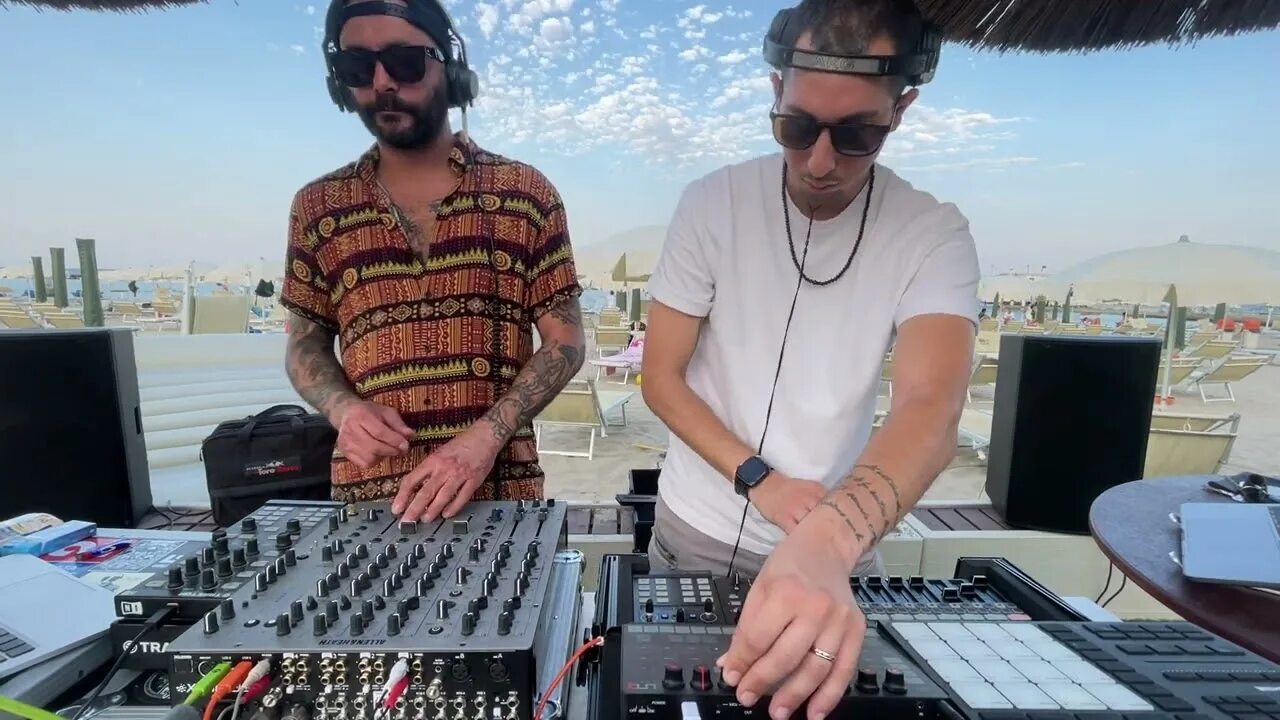 Диджей ап. Диджей вечеринка. Anthracite lane 8 tinlicker. Dj set 2023. Девушка диджей брюнетка.