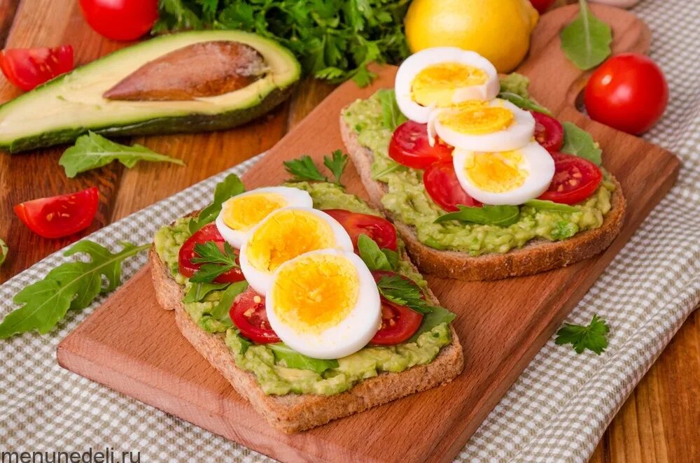 Открытые бутерброды. Самые вкусные бутерброды. Можно ли бутерброд на ночь. Сэндвич картинка. Пп перекусы.