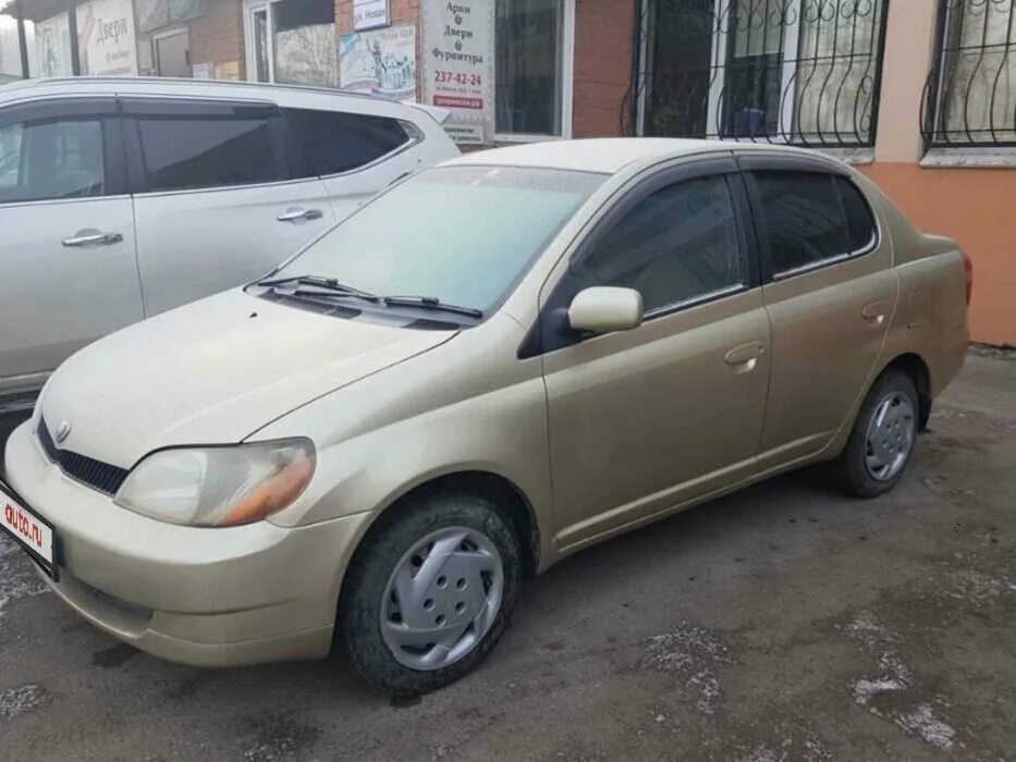 Платц 2000 года. Toyota Platz 2000. Тойота Платц золотистый. Тойота Платц 2000 год золотистая. Platz машина Toyota 2000 года.